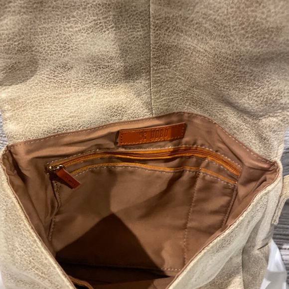 HOBO brand soft gold metallic crossbody bag - Picture 2 of 7